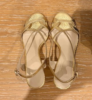 Sandalias doradas tacón T.36