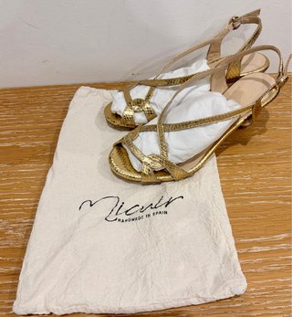 Sandalias doradas tacón T.36
