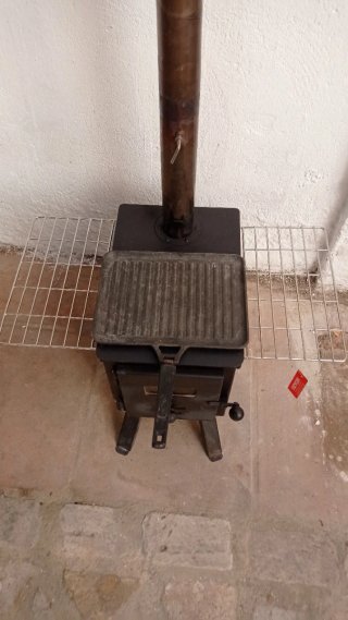 Estufa de exterior con rejilla