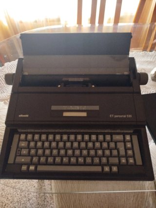 Máquina de escribir Olivetti ET personal 530