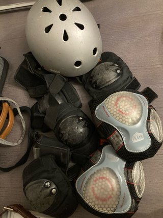 Casco y protecciones patinaje