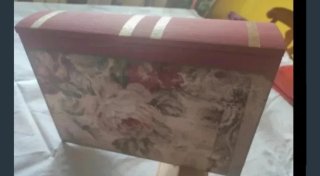 Caja de madera artesanal floral