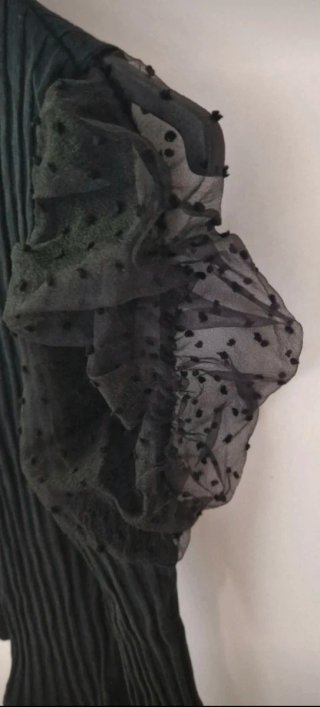 Jersey negro manga abullonada tul plumeti Glowrias
