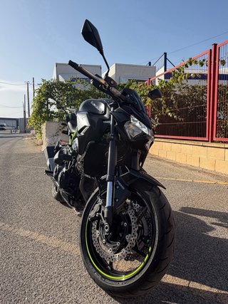 Kawasaki Z900 2022 Negra