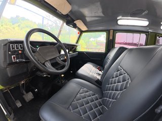 Land Rover Defender 1982