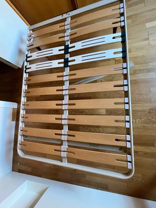 Somier metálico con lamas de madera. 1,90 x 1,35