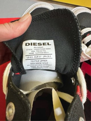 Zapatillas altas Diesel negras y rojas