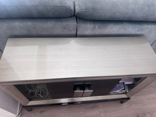 Aparador moderno metal y madera
