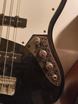 Bajo Fender Jazz Bass (Squier) Negro/Blanco