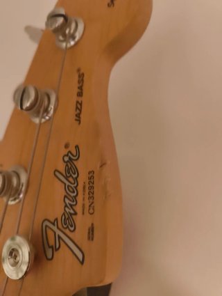 Bajo Fender Jazz Bass (Squier) Negro/Blanco