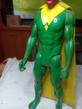 Figura Visión Hasbro Marvel Articulada