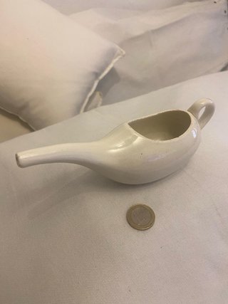 Alimentador médico cerámica antiguo