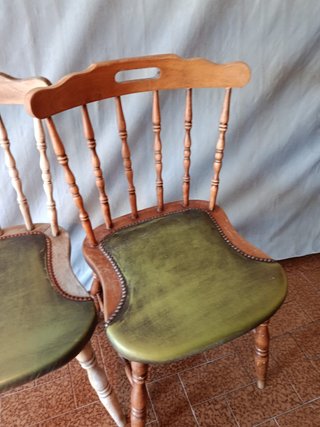 Pareja sillas vintage de barrotillos asiento verde