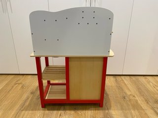 Cocinita infantil de madera roja