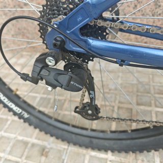 Bicicleta de montaña azul nuevo