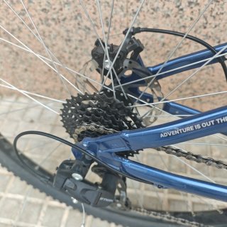 Bicicleta de montaña azul nuevo