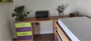 Cama juvenil con cajones, armario y baldas