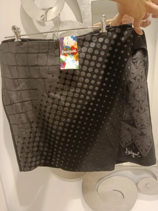 Falda Desigual Negra y Gris