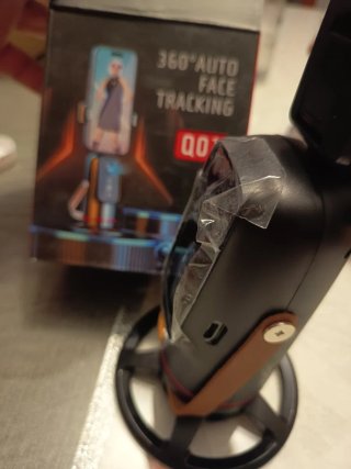 Trípode 360° Auto Face Tracking Q03