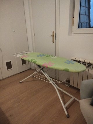 Tabla de planchar con soporte