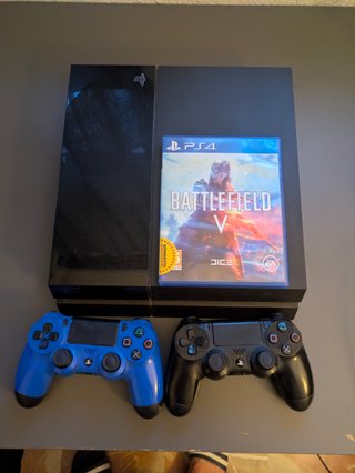 PS4 500GB con 2 mandos y Battlefield V