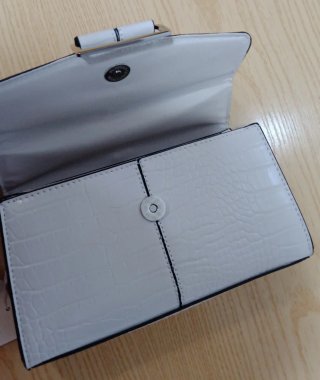 Bolso beige sin estrenar. Con etiq.