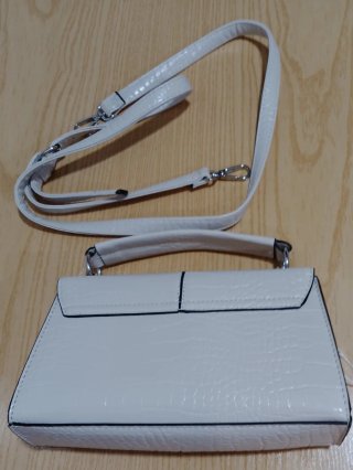 Bolso beige sin estrenar. Con etiq.