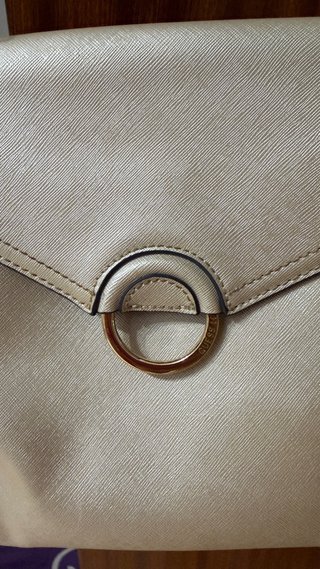 Bolso Guess dorado