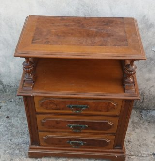 Mesita de noche madera siglo XIX