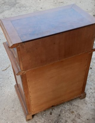 Mesita de noche madera siglo XIX