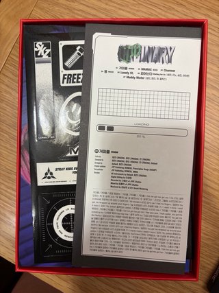Lote Stray Kids: 4 Álbumes,Seasons Greetings y PCS