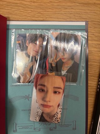 Lote Stray Kids: 4 Álbumes,Seasons Greetings y PCS