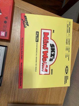 Lote Stray Kids: 4 Álbumes,Seasons Greetings y PCS