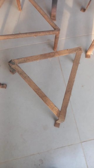 Trebedes metálicas forja