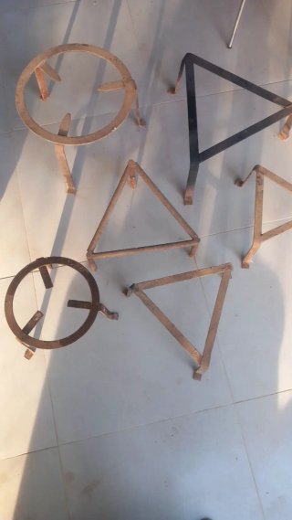 Trebedes metálicas forja