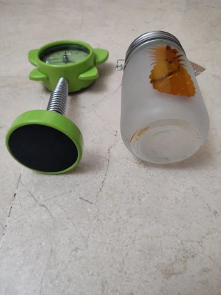 Reloj y lamparita para mesita de noche