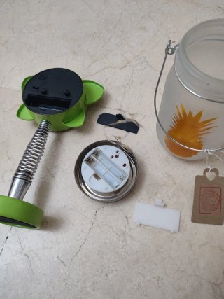 Reloj y lamparita para mesita de noche