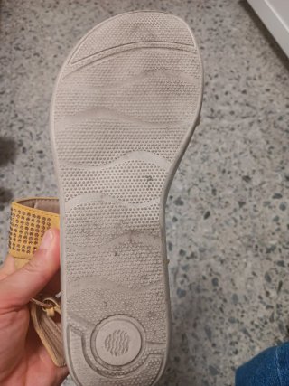 Sandalias Smarties doradas con pedrería