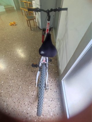 Bicicleta BTWIN Blanca y Roja