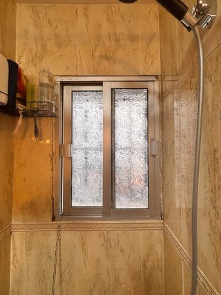 Ventana de baño aluminio