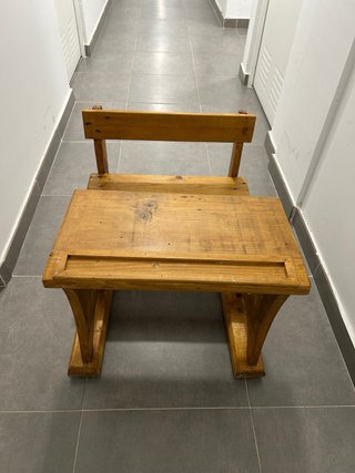 Pupitre de madera hecho a mano
