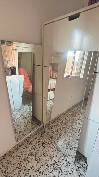 Dos espejos decorativos