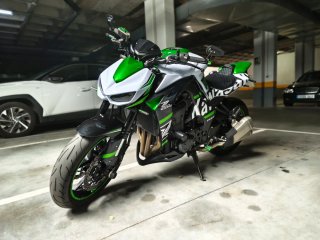KAWASAKI Z1000