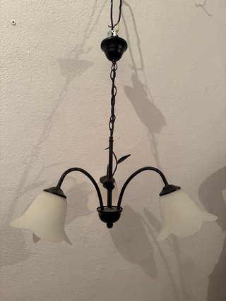 Lámpara de araña de metal y cristal