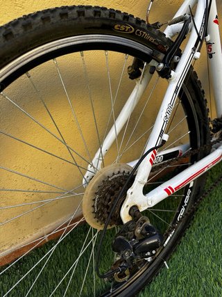 Bicicleta de montaña blanca 5400