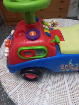 Correpasillos infantil con volante y asiento