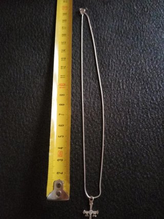 Cadena con colgante de cruz