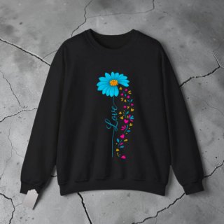 Sudadera negra con estampado de flor y corazones