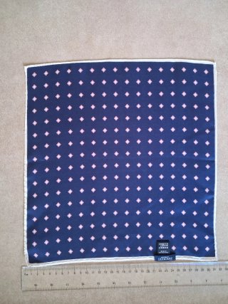 Pañuelo Hackett Azul con Diamantes Rosas