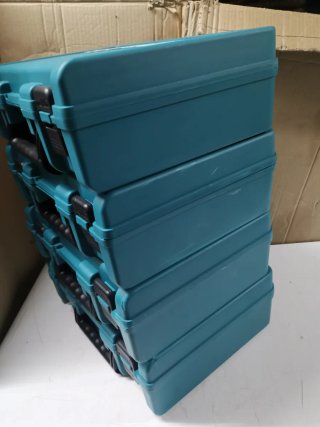 4 maletines makita para taladro a bateria.